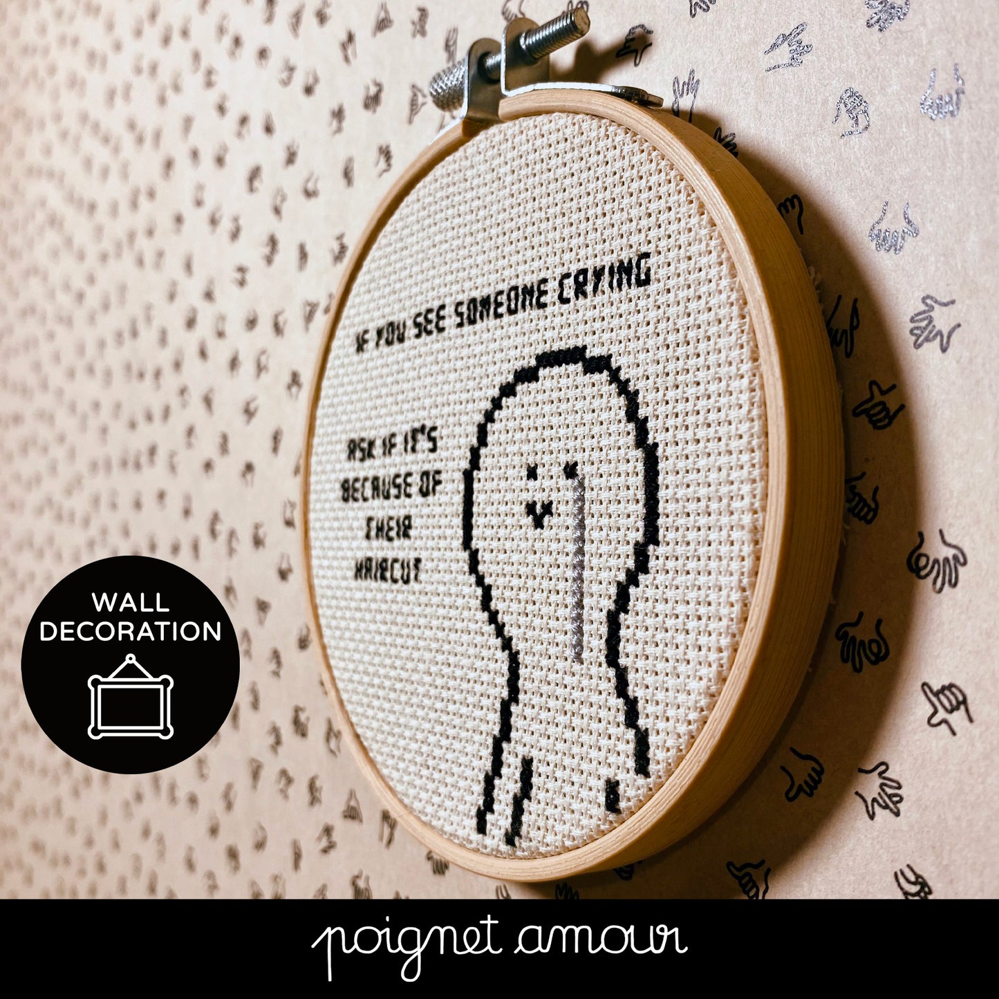 si tu vois quelqu'un pleurer, demande lui si c'est à cause de sa coupe de cheveux
